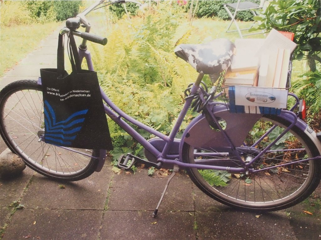 Das Fahrrad als Zeichen für die Hauslieferung der Bücher